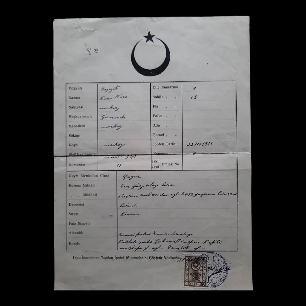Documento hipotecario con media luna y estrella y tabla impresa; anotaciones manuscritas, timbre fiscal y sello