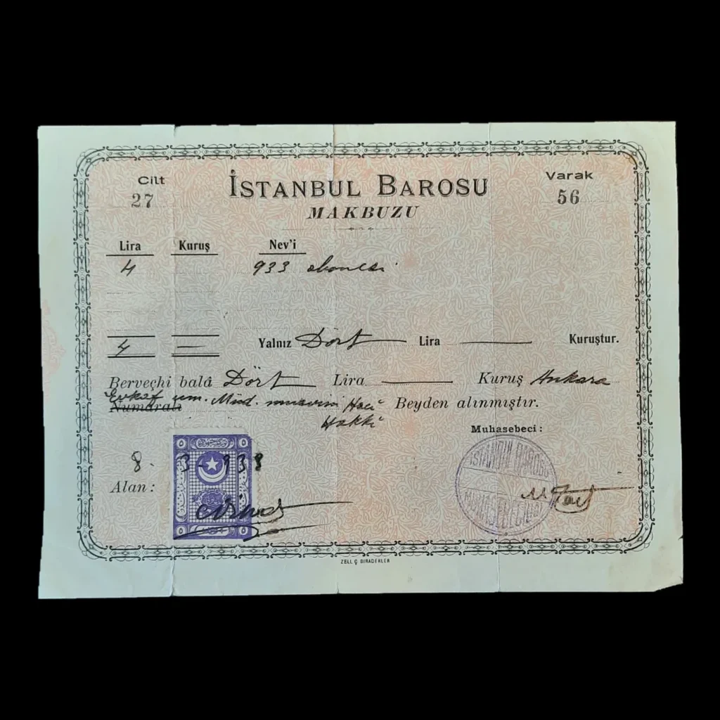 Recibo del Colegio de Abogados de Estambul con timbre fiscal y sello