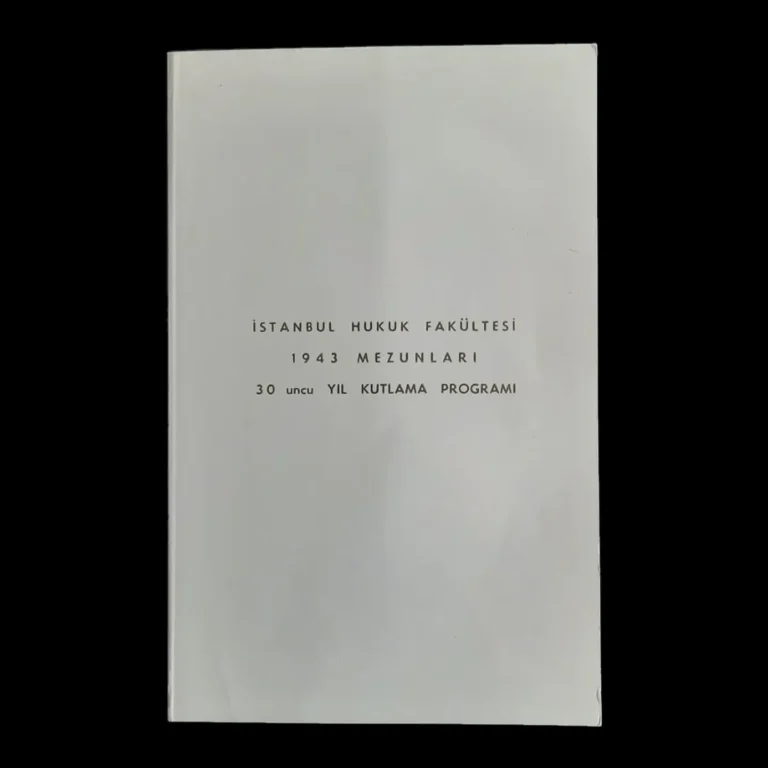 Portada con el texto 'Programa de Celebración del 30.º Aniversario de la Promoción de 1943 de la Facultad de Derecho de Estambul'