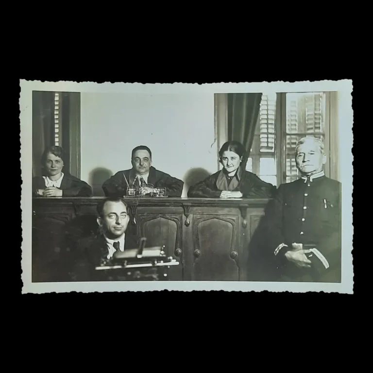 Three-member panel on the bench (two of them women), a clerk at a typewriter in front and a uniformed usher on the right