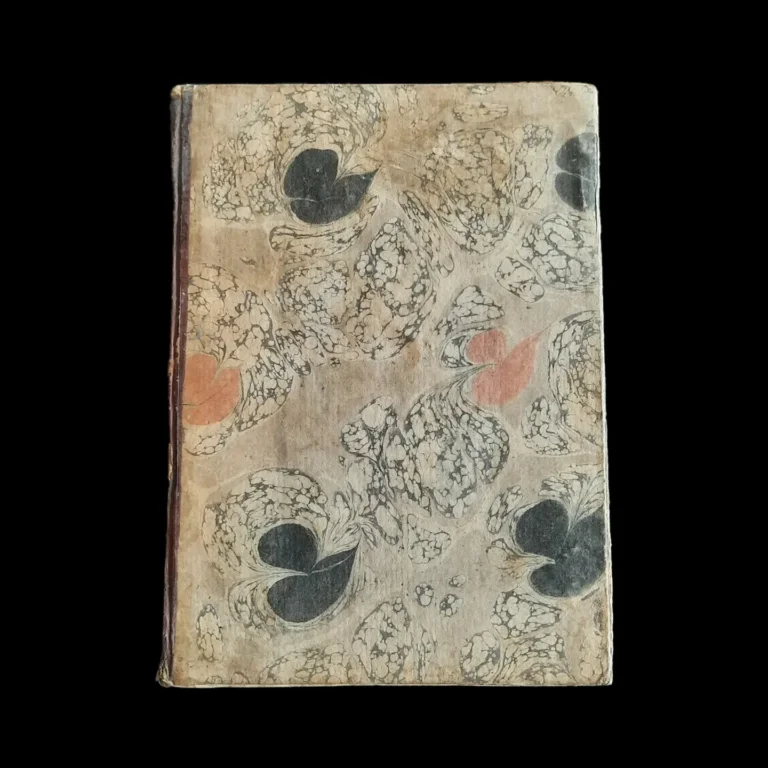 Tapa delantera del libro manuscrito, forrada con papel jaspeado (ebru)