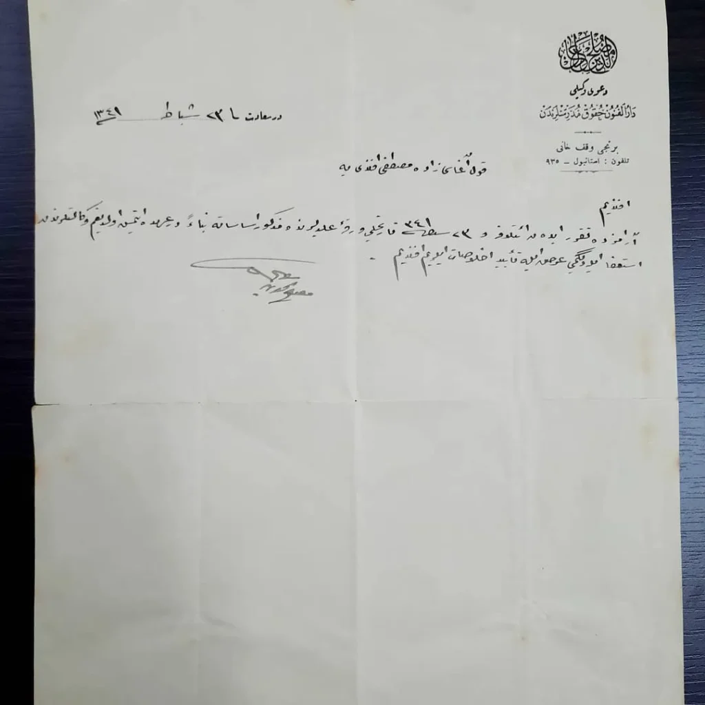 Osmanlıca antetli kâğıda yazılmış, imzalı kısa istifa dilekçesi