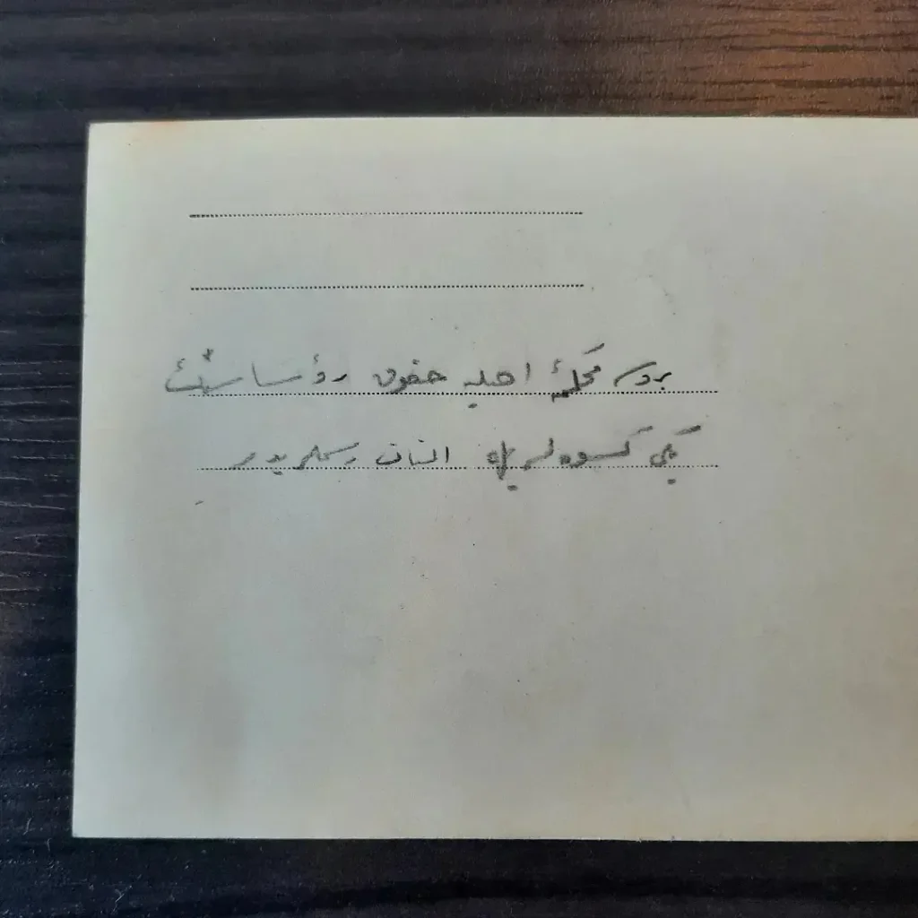 Fotoğrafın arkasındaki Osmanlıca el yazısı açıklama