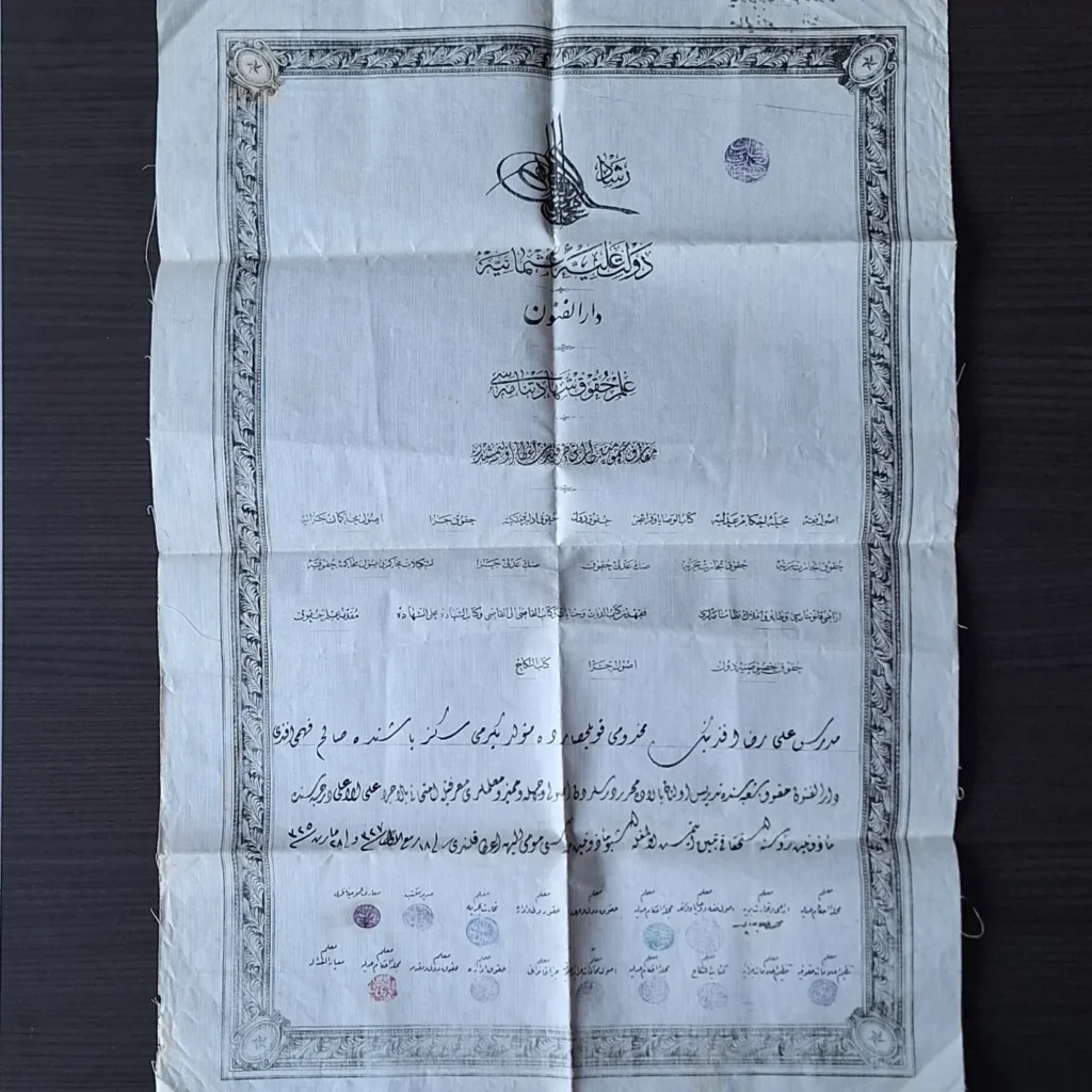 Tuğralı, çerçeveli Dârülfünûn hukuk diplomasının bütün görünümü