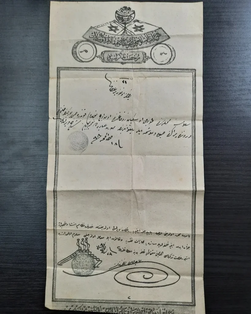 Üstünde küre amblemli matbu başlık bulunan, mühürlü ve el yazısı şerhli Osmanlıca tamir ruhsatı