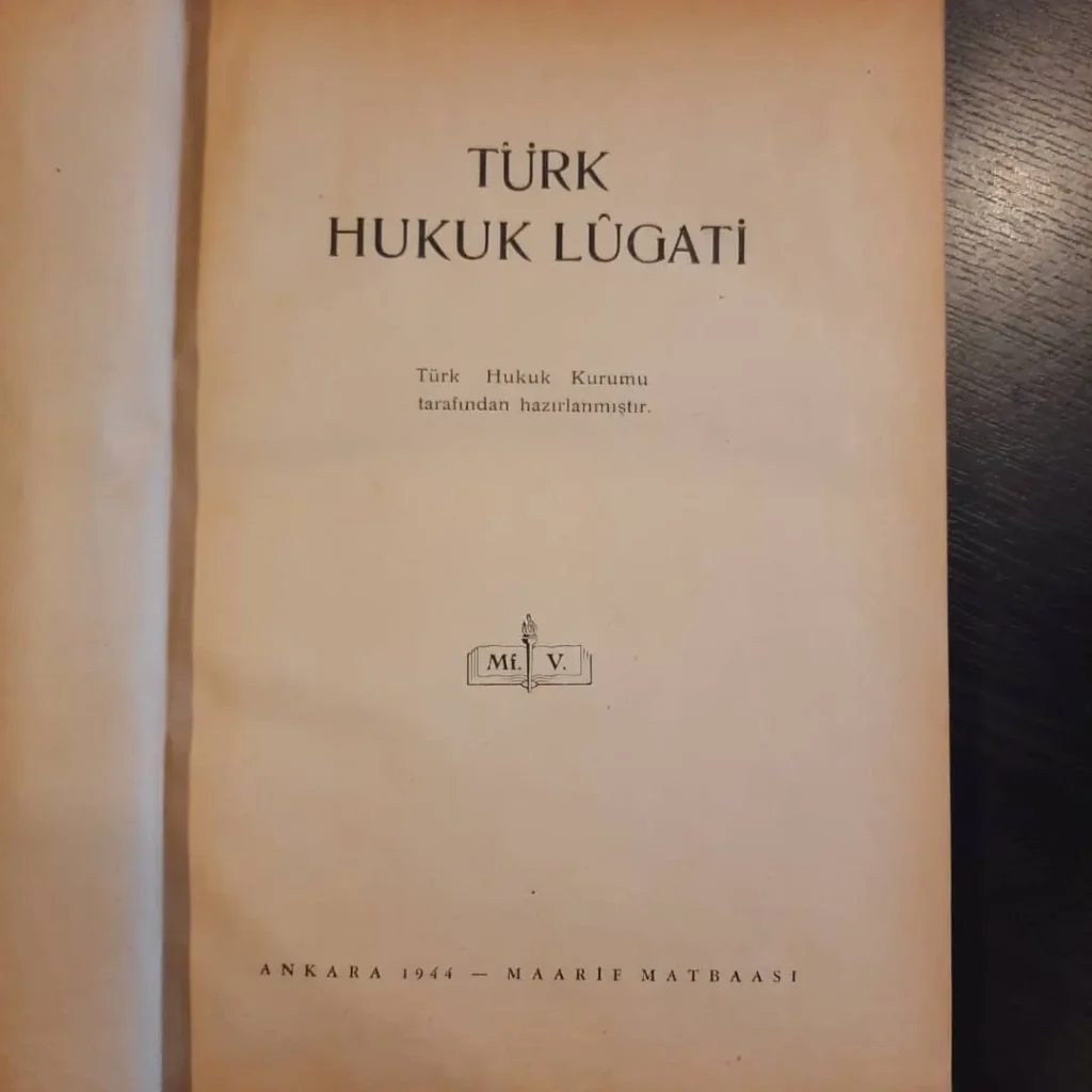 Başlık sayfası: Türk Hukuk Lûgati, Türk Hukuk Kurumu, Ankara 1944 – Maarif Matbaası